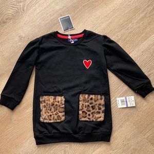 Black sweatshirt dress w/ fuzzy leopard pockets and heart appliqué detail - 4T